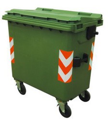 Plastic container with green wheels 800L