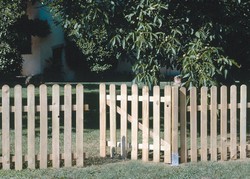 Clôture en bois pour le jardin classique