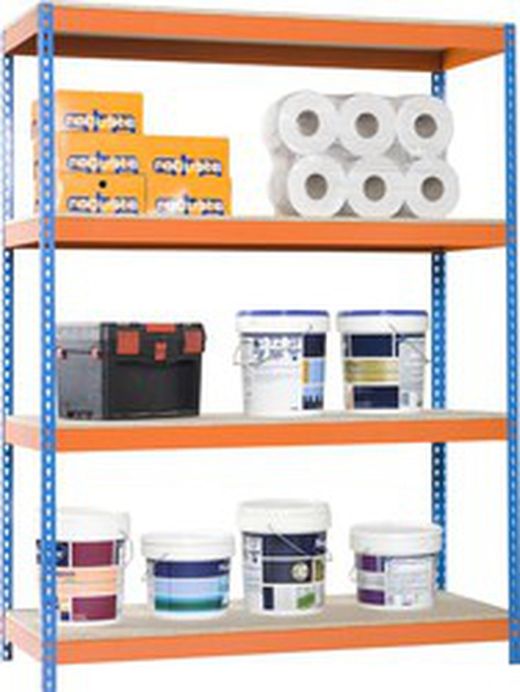 Garage of magazijn rekken