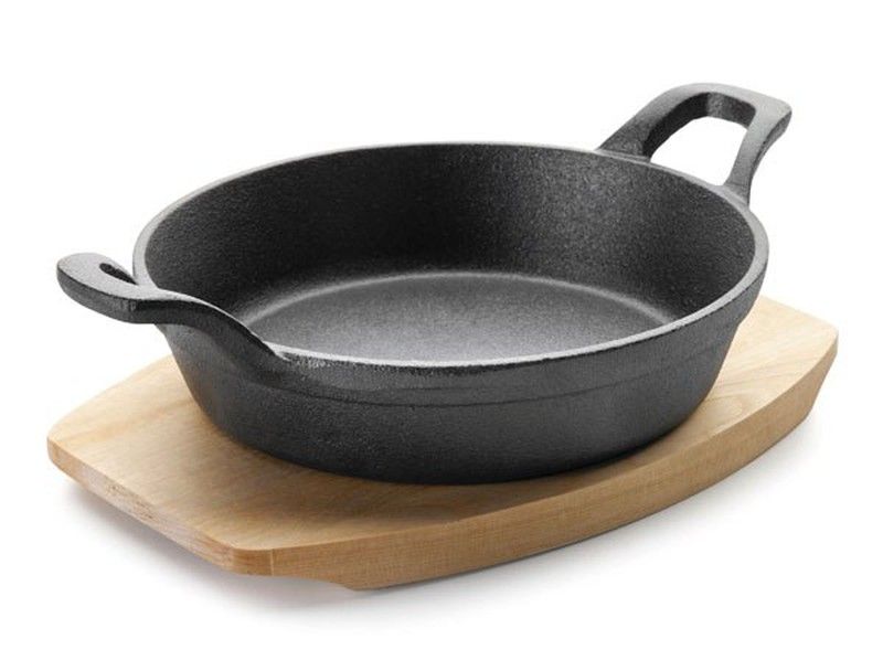 Large round pan of lacor with wooden tray — Bricowork