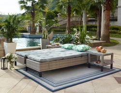 Rotan en stalen chaise longue en twee bijzettafels set C2-0245