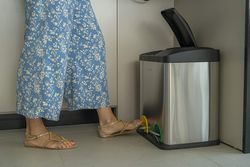 Pedal 2 Contaned Step Bin 30 L