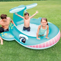 Piscine gonflable Blue Whale avec arrosage 57440