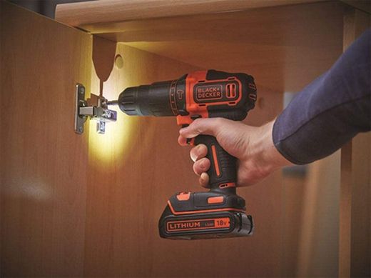 Marteau perforateur 2V 2 piles + 80 acces. Black & Decker 18V