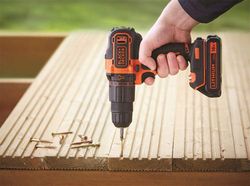 Marteau perforateur 2V 2 piles + 80 acces. Black & Decker 18V