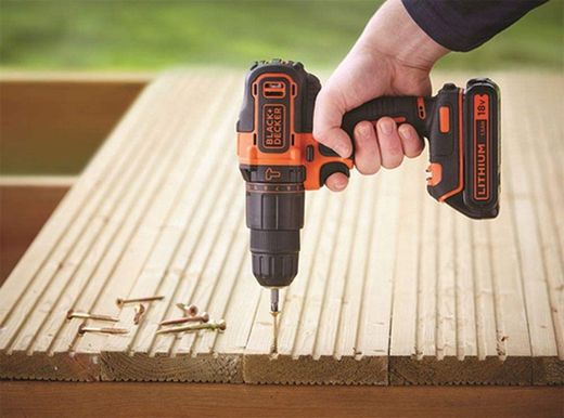 Marteau perforateur 2V 2 piles + 80 acces. Black & Decker 18V