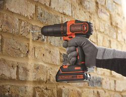 Marteau perforateur 2V 2 piles + 80 acces. Black & Decker 18V